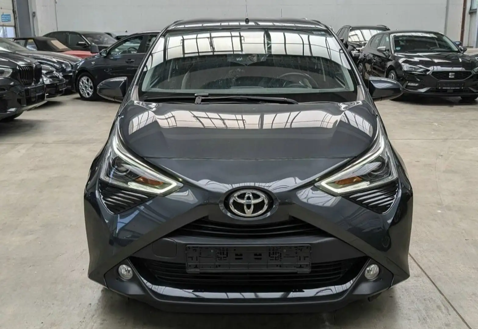 Toyota Aygo Aygo 5p 1.0 x-wave grey m-mt 72cv Grigio - 1
