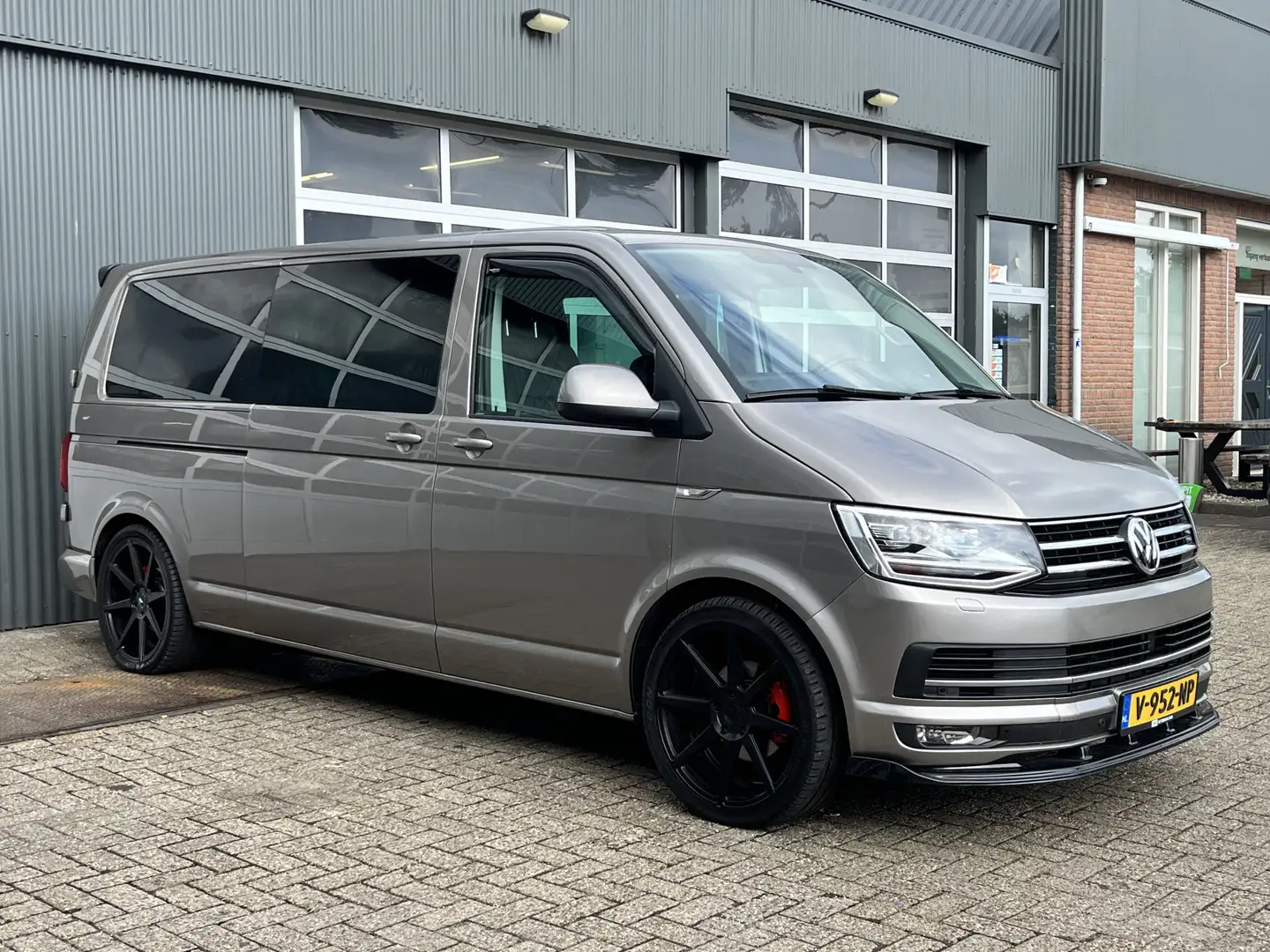 Volkswagen T6 Transporter 2.0 TDI L2H1 DC Airco Cruise controle Apple carpla Beige - 1