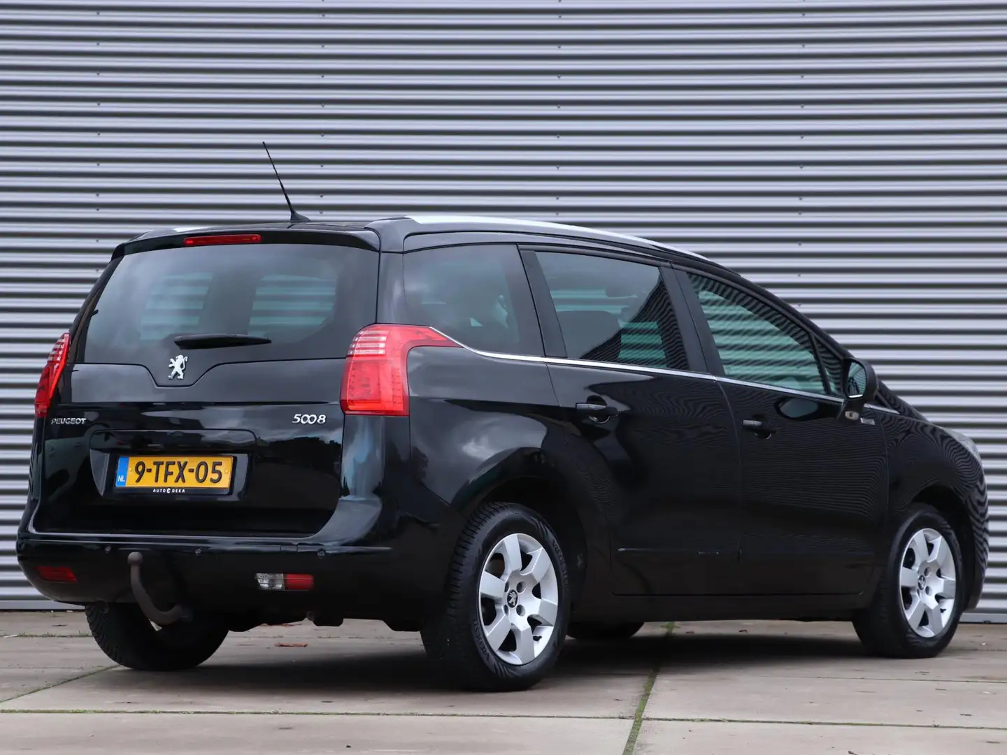 Peugeot 5008 1.6 THP Family 7 PERS. *Panodak*Navigatie*Trekhaak Zwart - 2