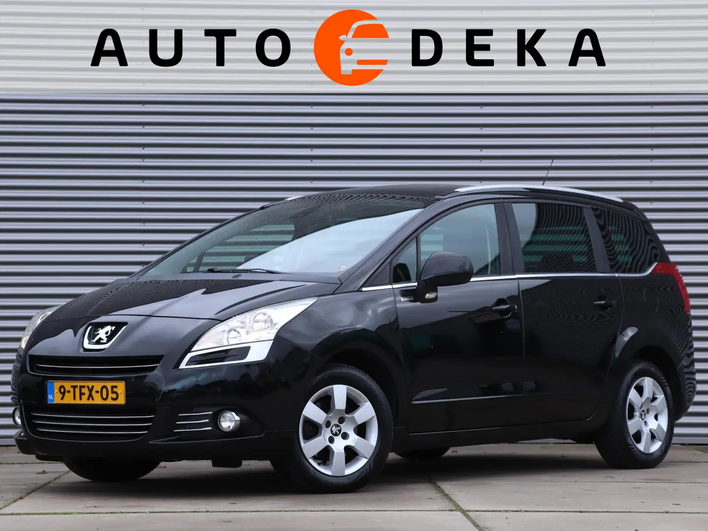 Peugeot 5008 1.6 THP Family 7 PERS. *Panodak*Navigatie*Trekhaak Zwart - 1