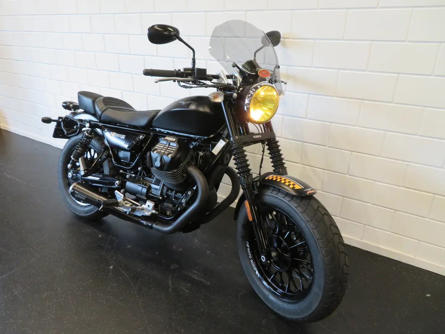 Moto Guzzi V 9 BOBBER SUPER STRAK! Negro - 2