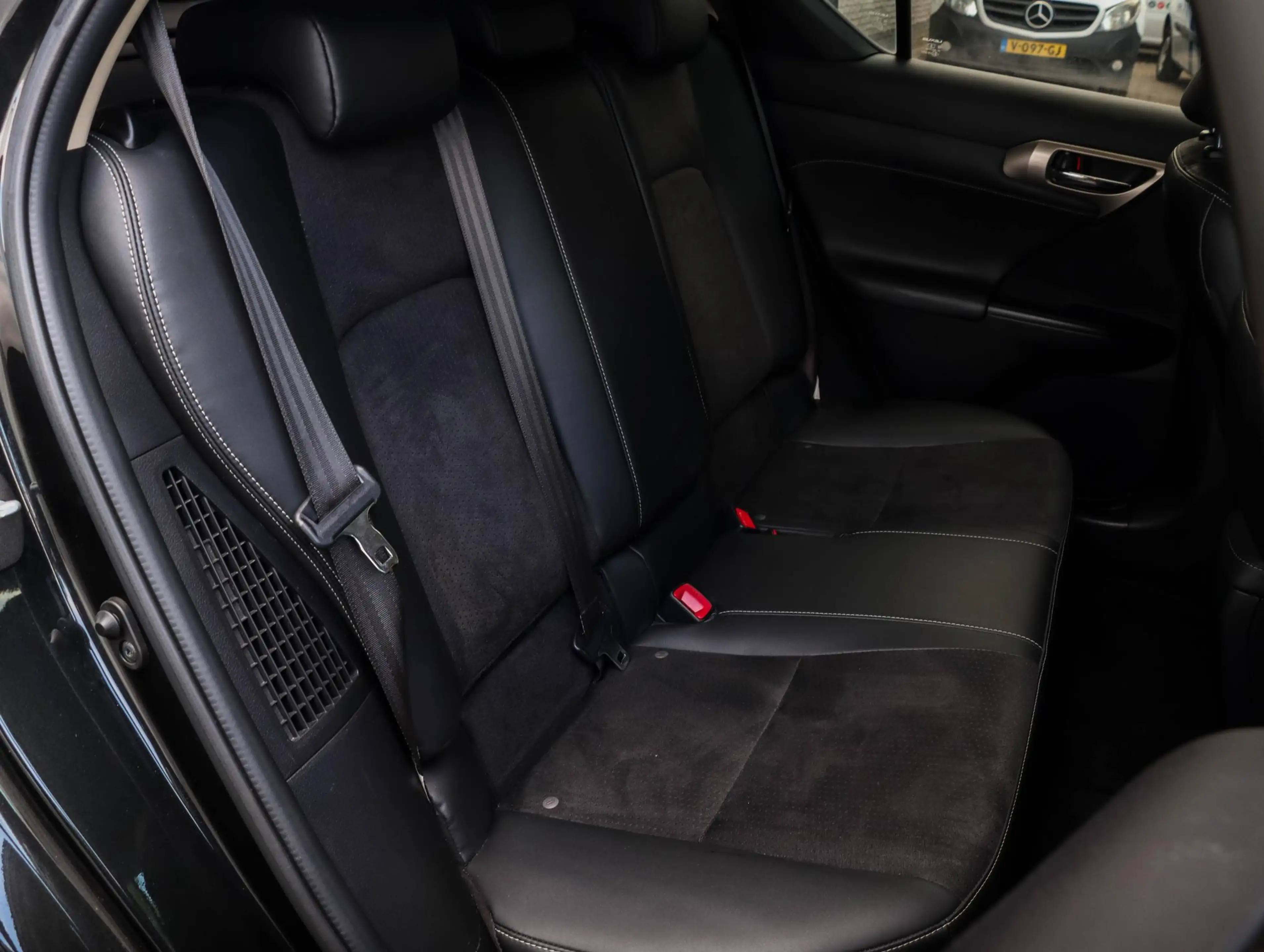 Lexus CT 200h Sport Edition — photo 18
