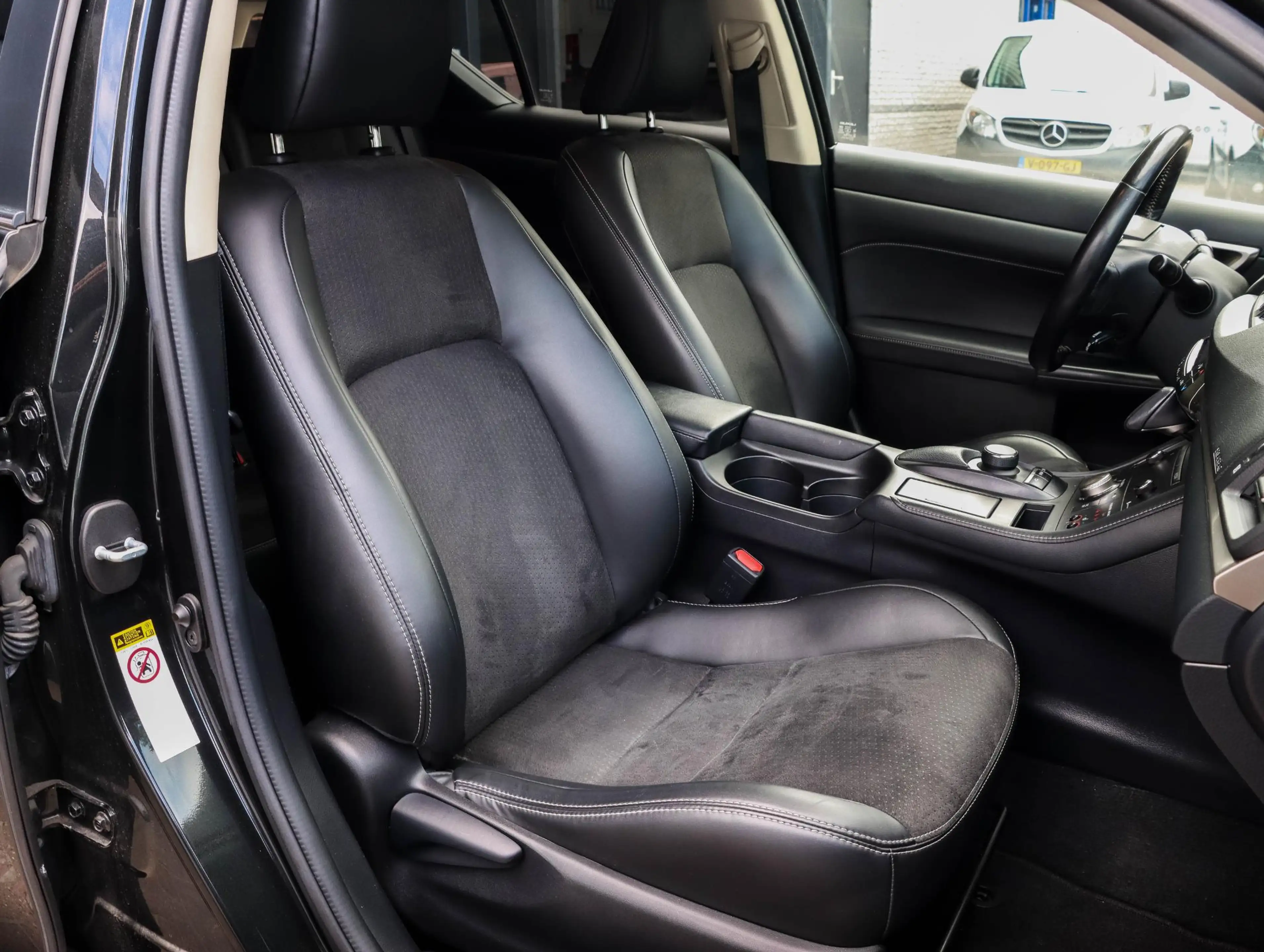 Lexus CT 200h Sport Edition — photo 17