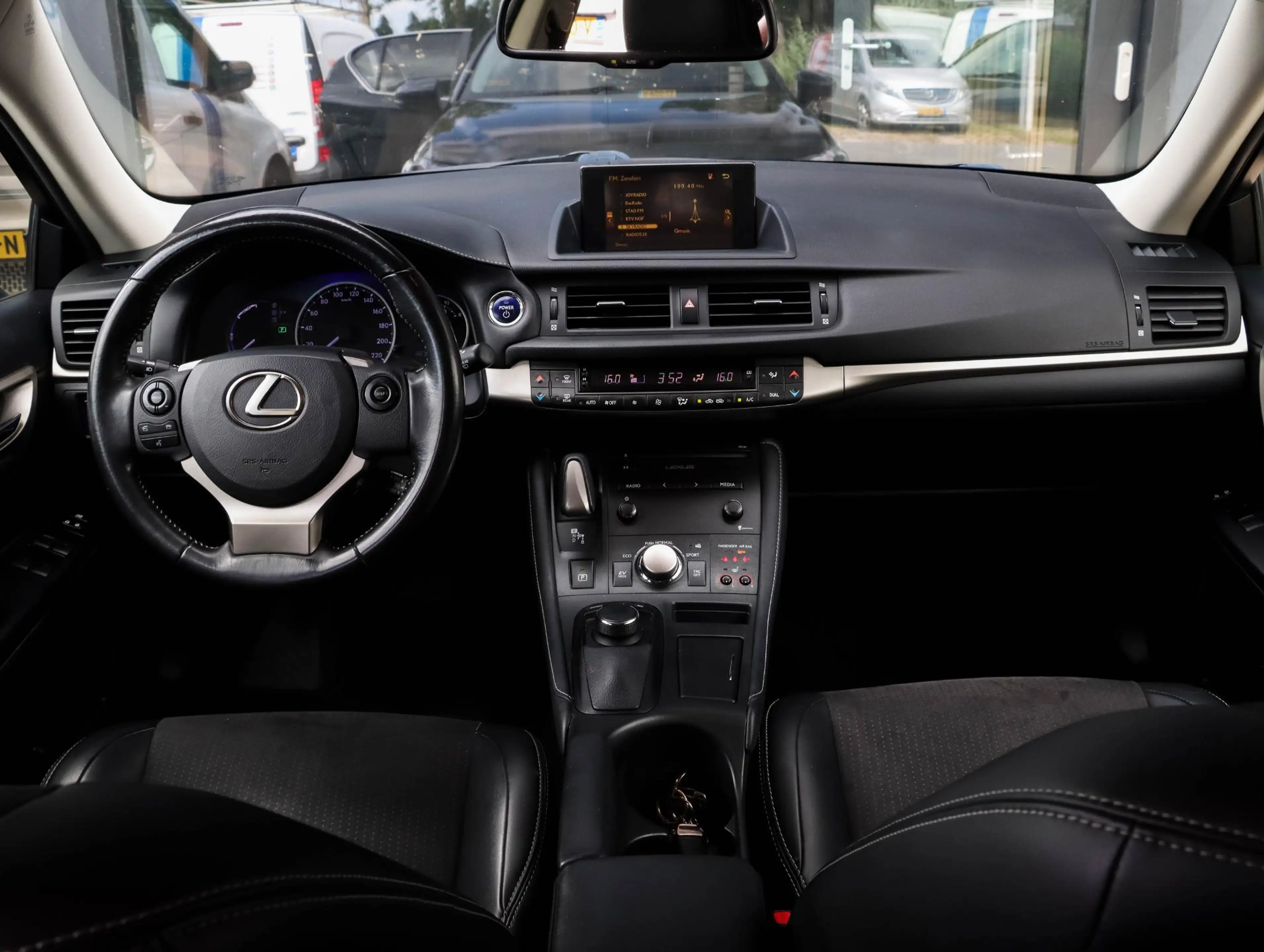 Lexus CT 200h Sport Edition — photo 2