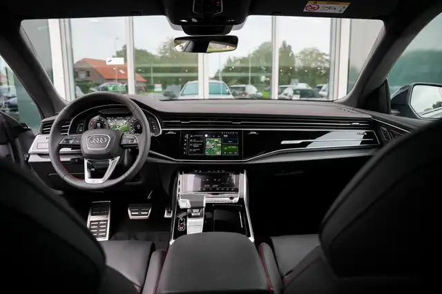 Audi Q8 view 4