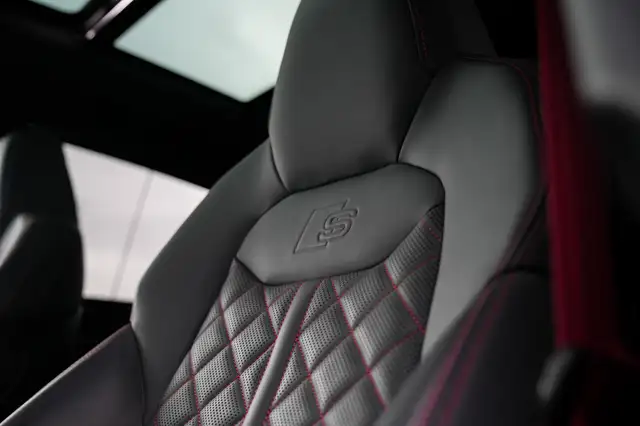 Audi Q8 view 18