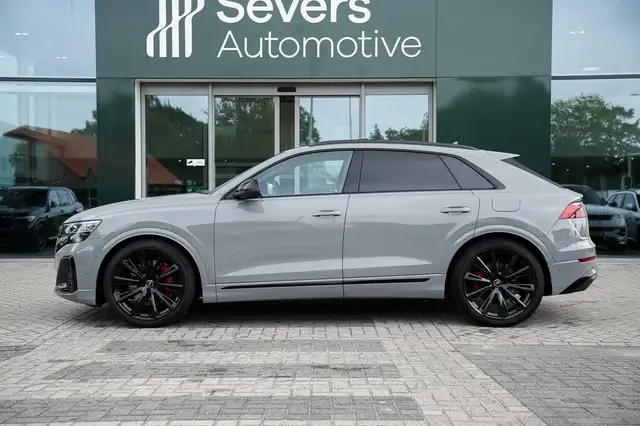 Audi Q8 view 5