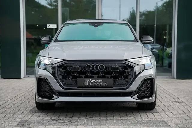 Audi Q8 view 8
