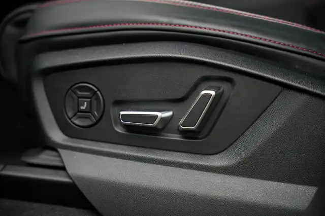 Audi Q8 view 16