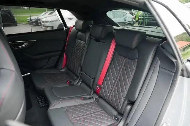 Audi Q8 view 27