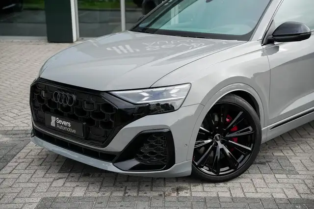 Audi Q8 view 28