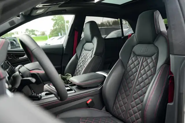 Audi Q8 view 6