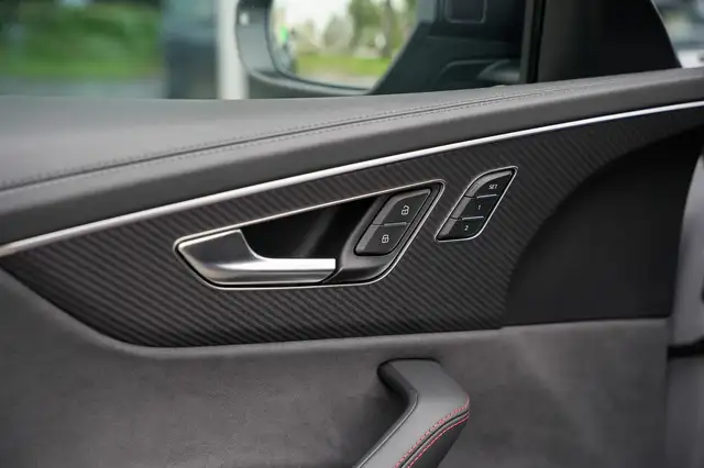 Audi Q8 view 19