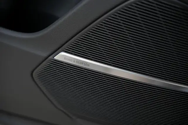 Audi Q8 view 26