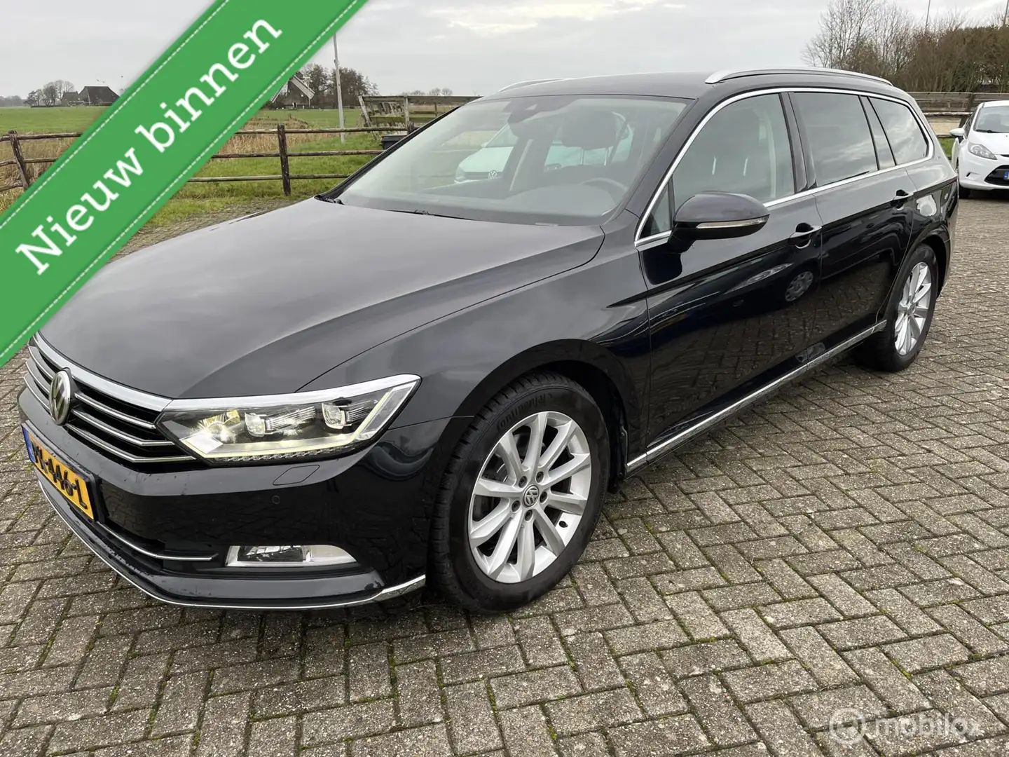 Volkswagen Passat Variant 1.4 TSI ACT Connected Series Plus Zwart - 1