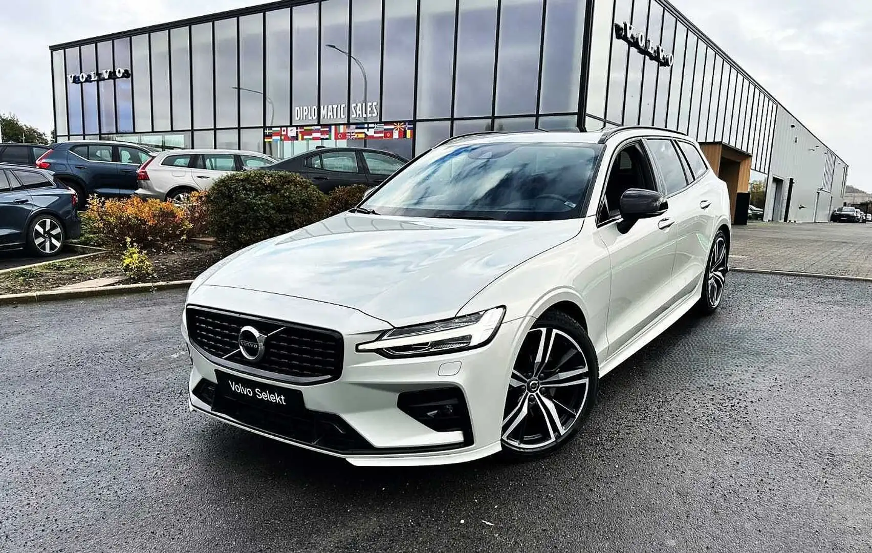 Volvo V60 R-Design, B4 mild hybrid Gris - 1