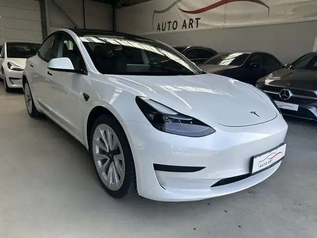 Tesla Model 3 Basis RWD AMD Ryzen Wärmepumpe Subwoofer