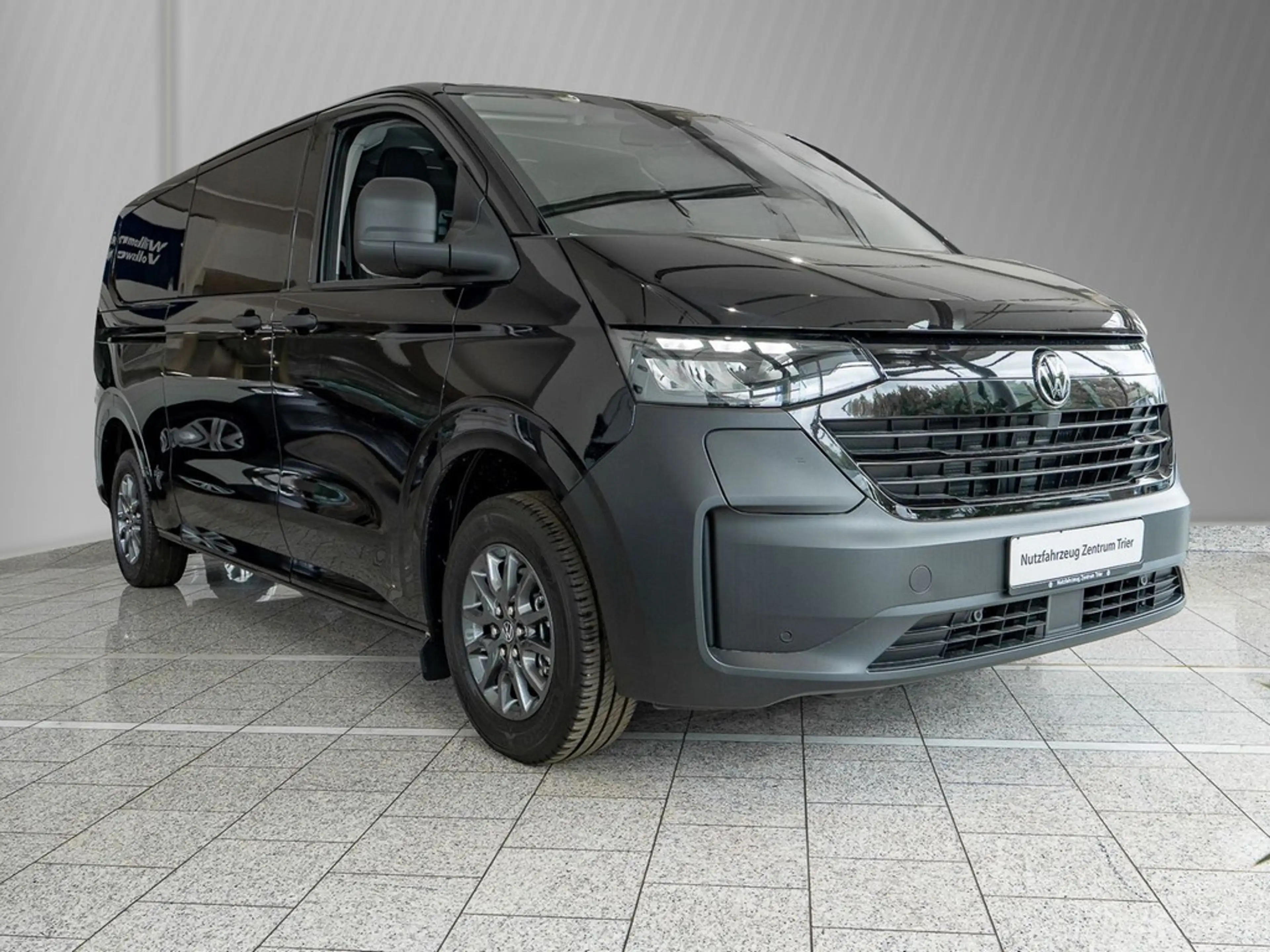 Volkswagen T7 Caravelle e-Transporter LR — photo 3