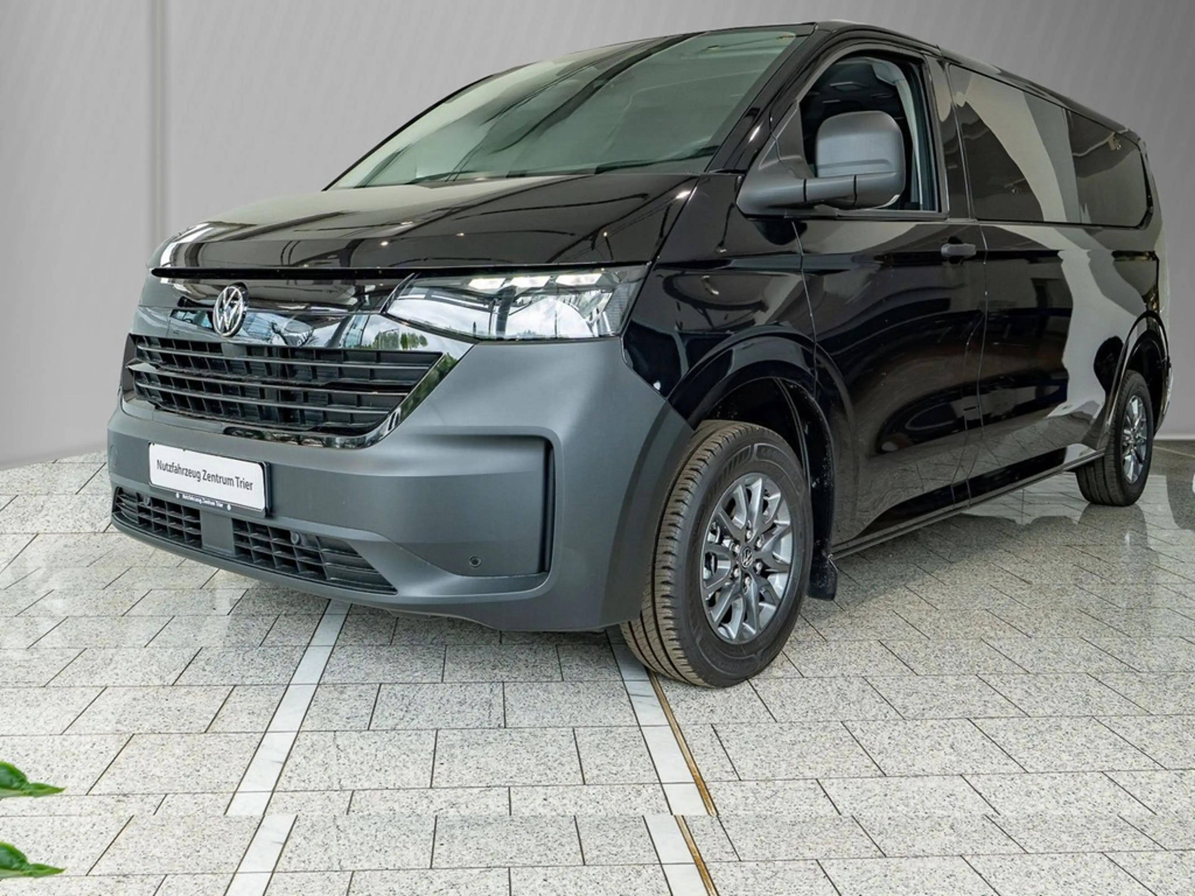 Volkswagen T7 Caravelle e-Transporter LR — photo 2