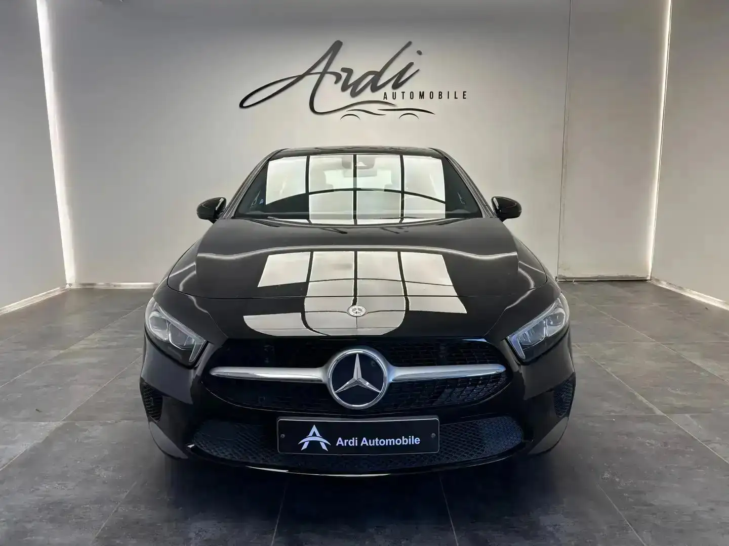 Mercedes-Benz A 180 *SIEGES CHAUFFANTS*XENON*CAPTEUR AV+AR*GARANTIE* Noir - 2