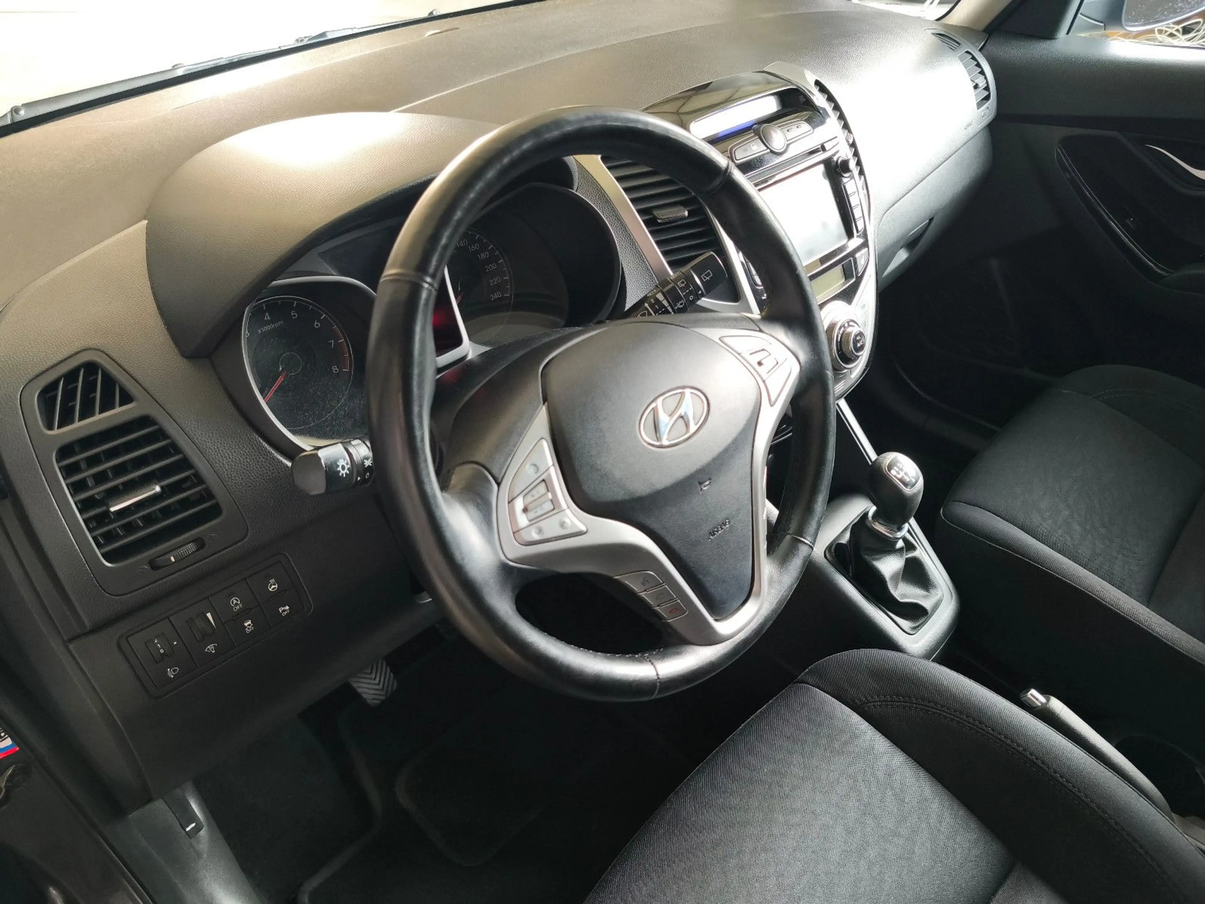 Hyundai iX20 1.6 blue YES! — photo 10