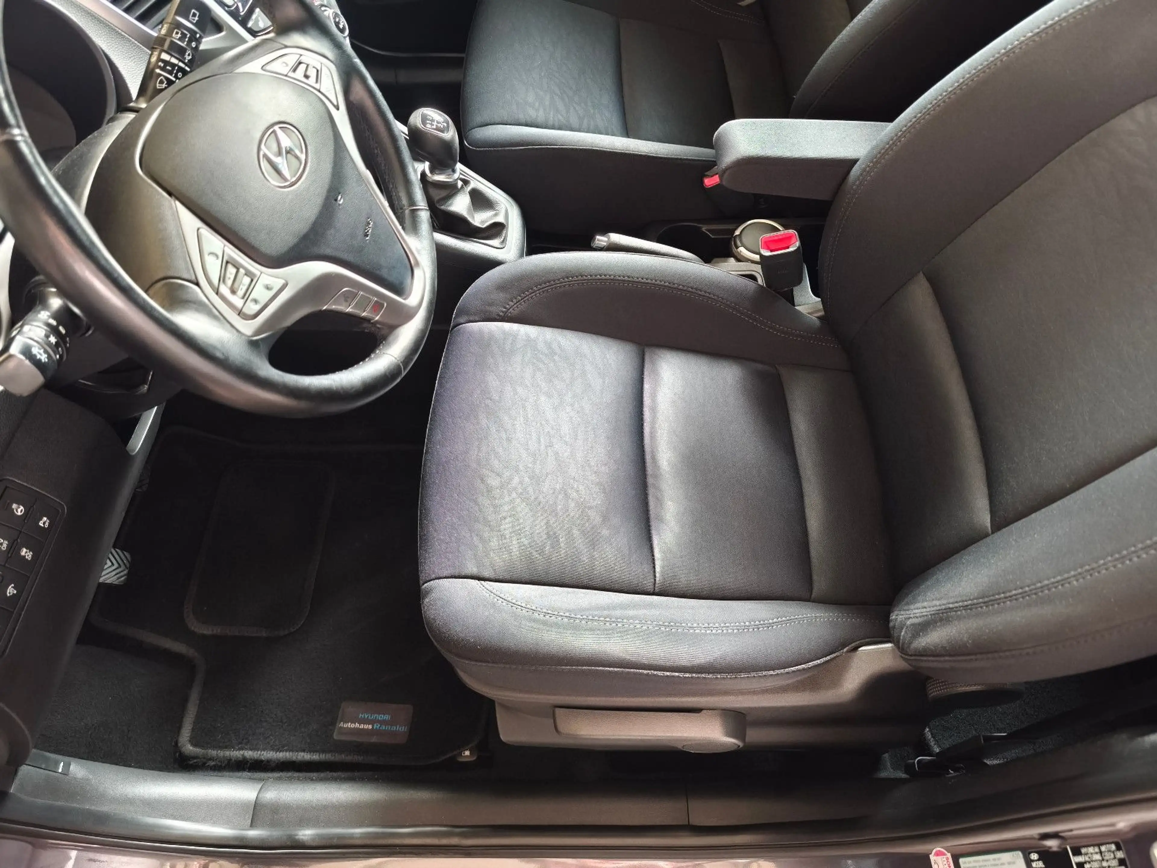 Hyundai iX20 1.6 blue YES! — photo 9