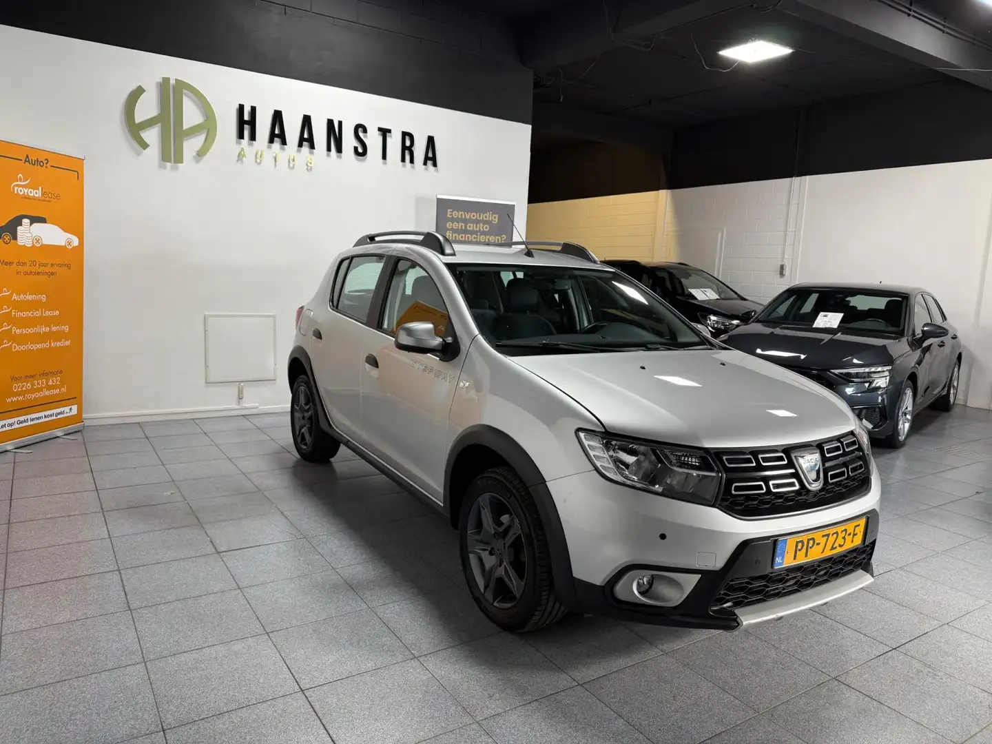 Dacia Sandero 0.9 TCe SL Stepway Autom, Navi-Camera NL Auto! NAP Šedá - 1