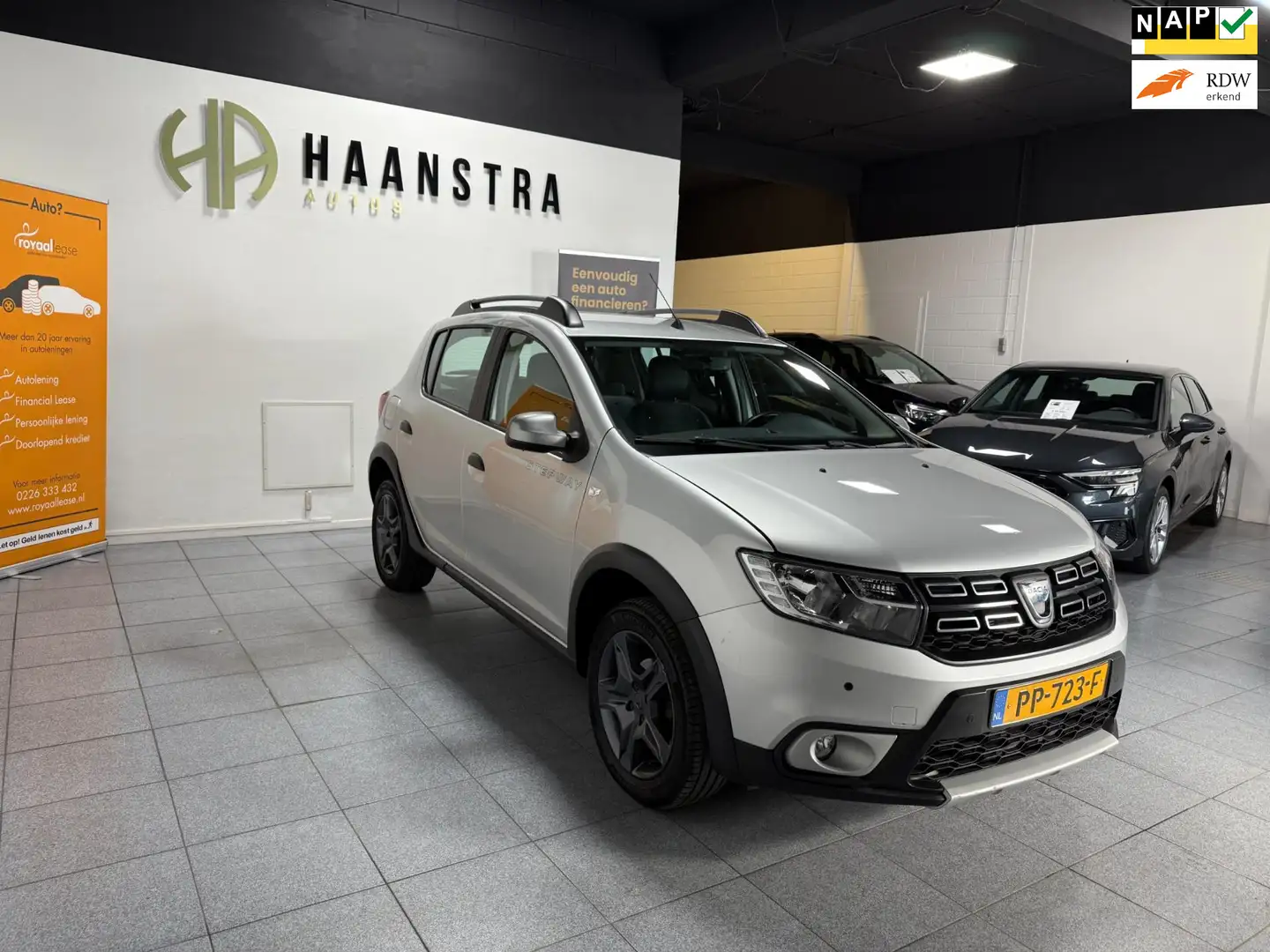 Dacia Sandero 0.9 TCe SL Stepway Autom, Navi-Camera NL Auto! NAP Gris - 1