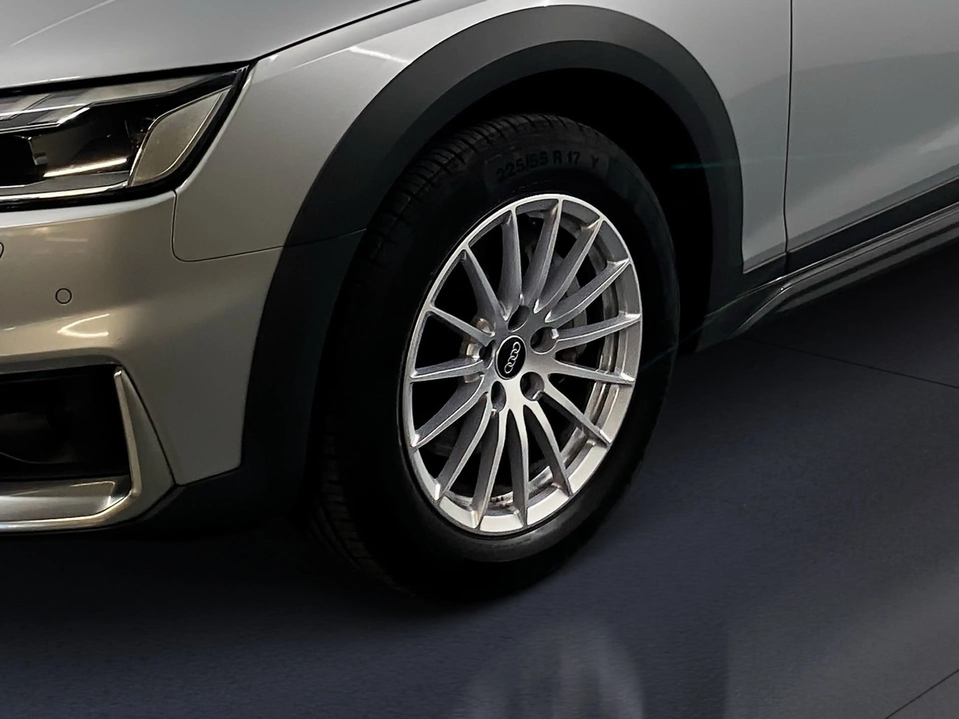 Audi A4 allroad 40 TDI quattro AHK Navi plus ACC AHK — photo 14