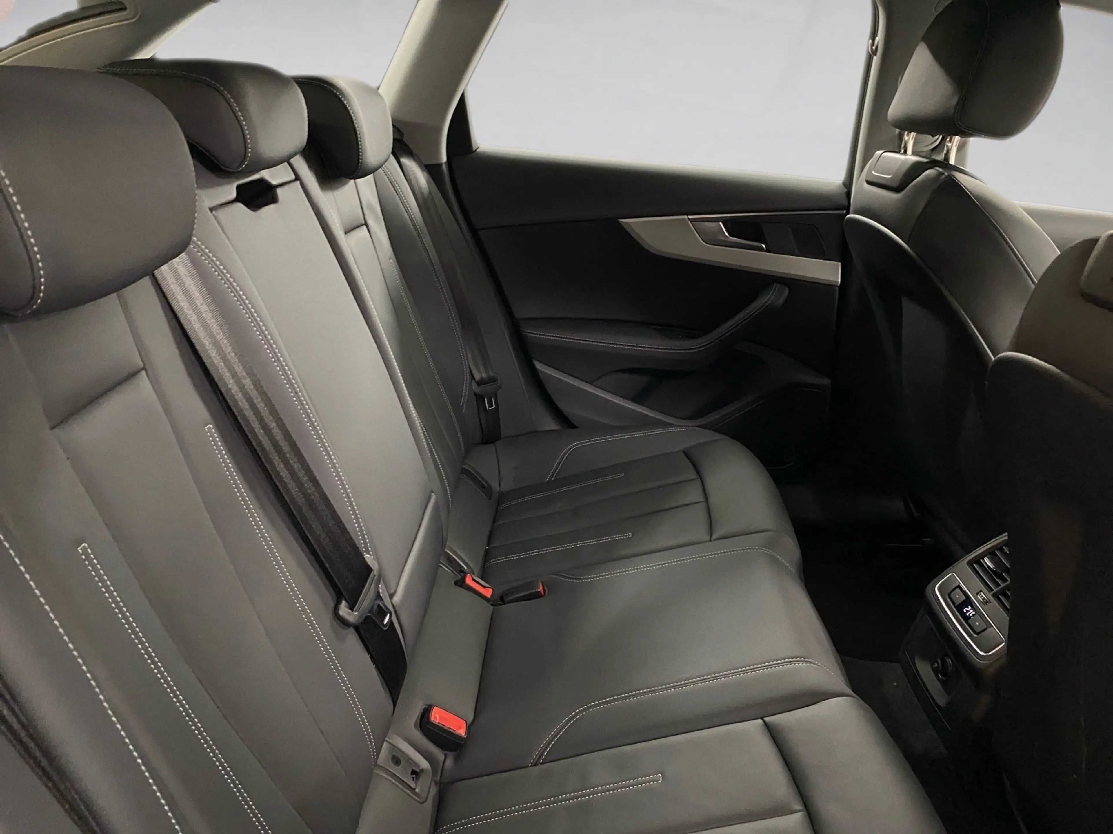 Audi A4 allroad 40 TDI quattro AHK Navi plus ACC AHK — photo 11