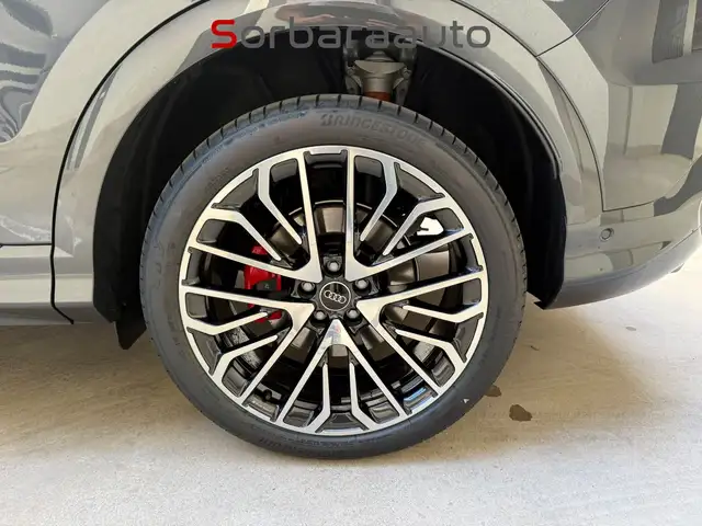 Audi Q5 view 13