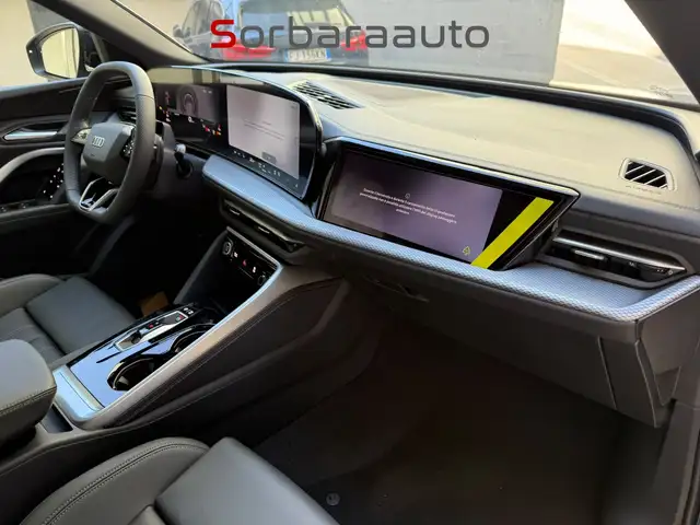Audi Q5 view 14