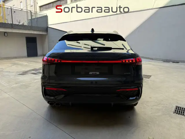 Audi Q5 view 4