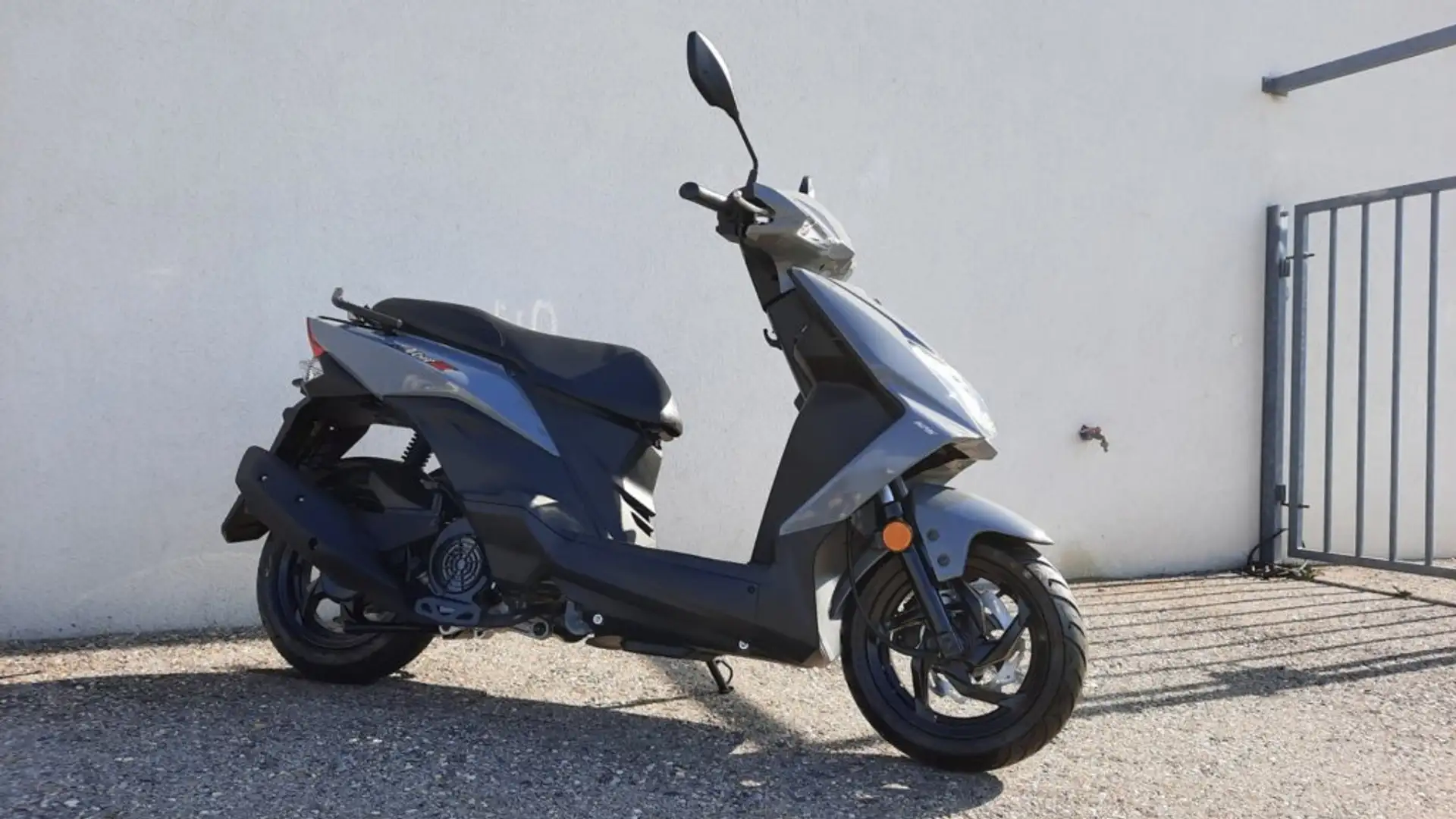 SYM Orbit III 125 Gris - 2