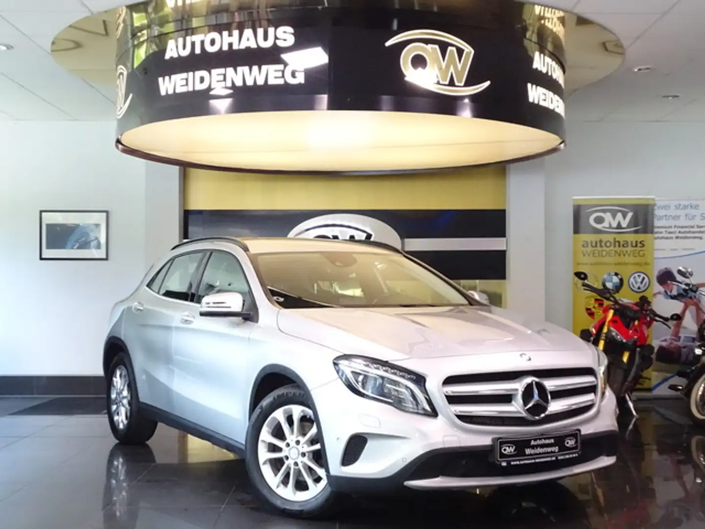 Mercedes-Benz GLA 200 Navi Cam PDC Xenon 2 Hand erst 52112KM Argent - 1