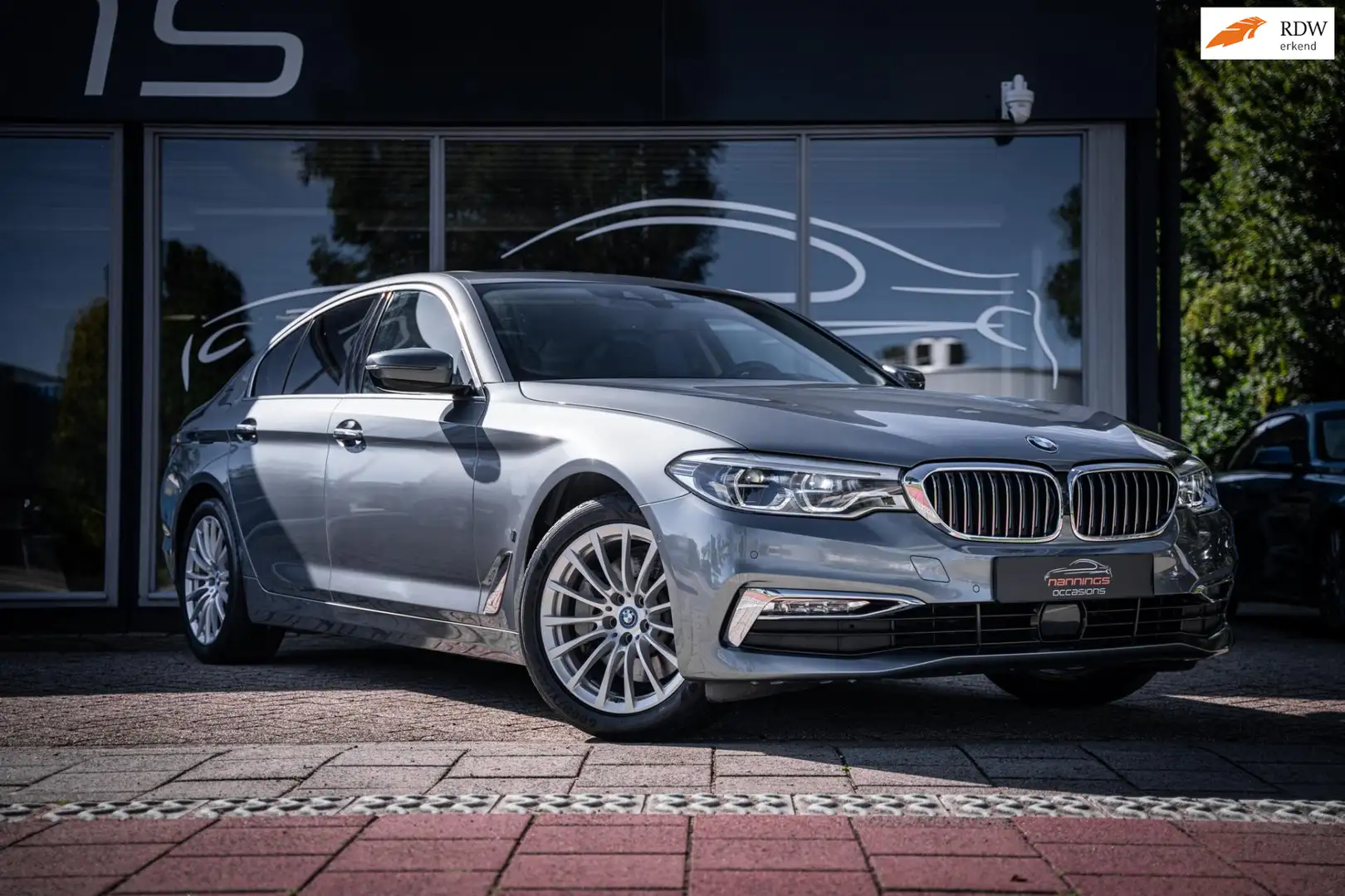 BMW 530 5-serie 530e iPerformance High Executive CarPlay|P Grijs - 1