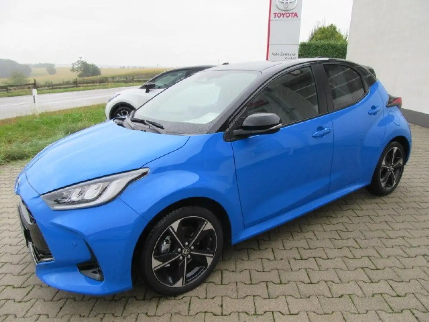 Toyota Yaris Hybrid Premiere Edition Blau - 1