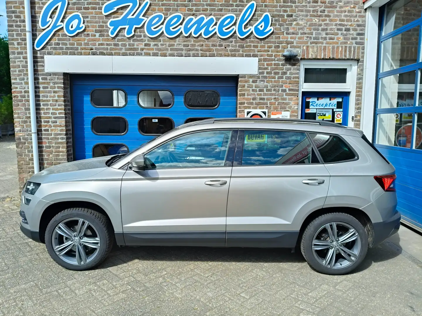 Skoda Karoq 1.5 TSI ACT Amb.Bus. Grijs - 2