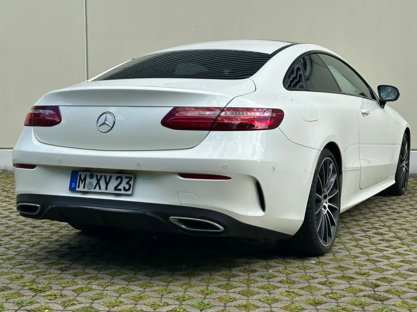 Mercedes-Benz E 350 AMG Paket | MB100Garantie | Pano | 360 Kam Blanc - 2