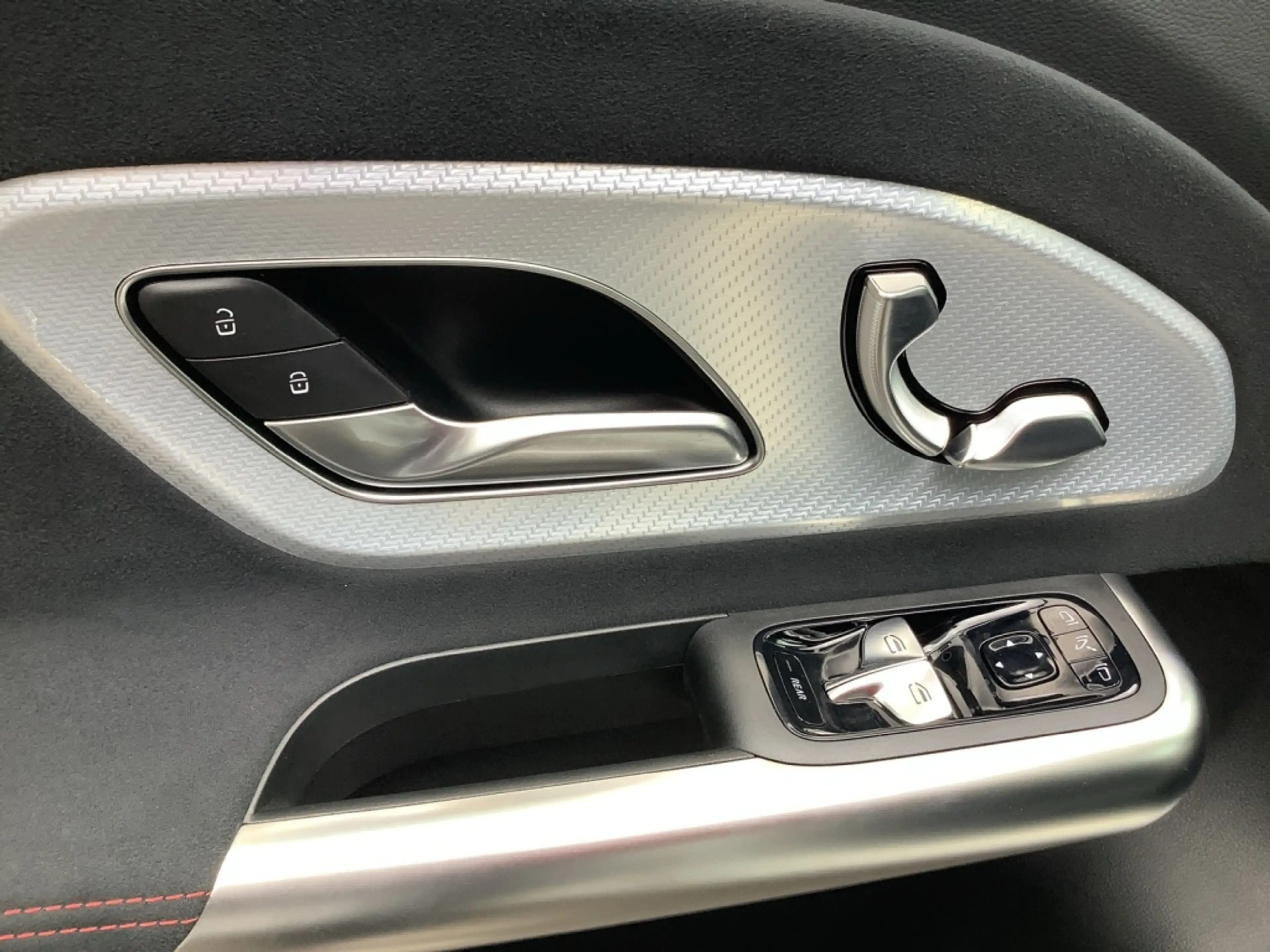Mercedes-Benz GLB 250 + EQ Technologie +AMGLINE+19"AMGLMR+LED+ — photo 10