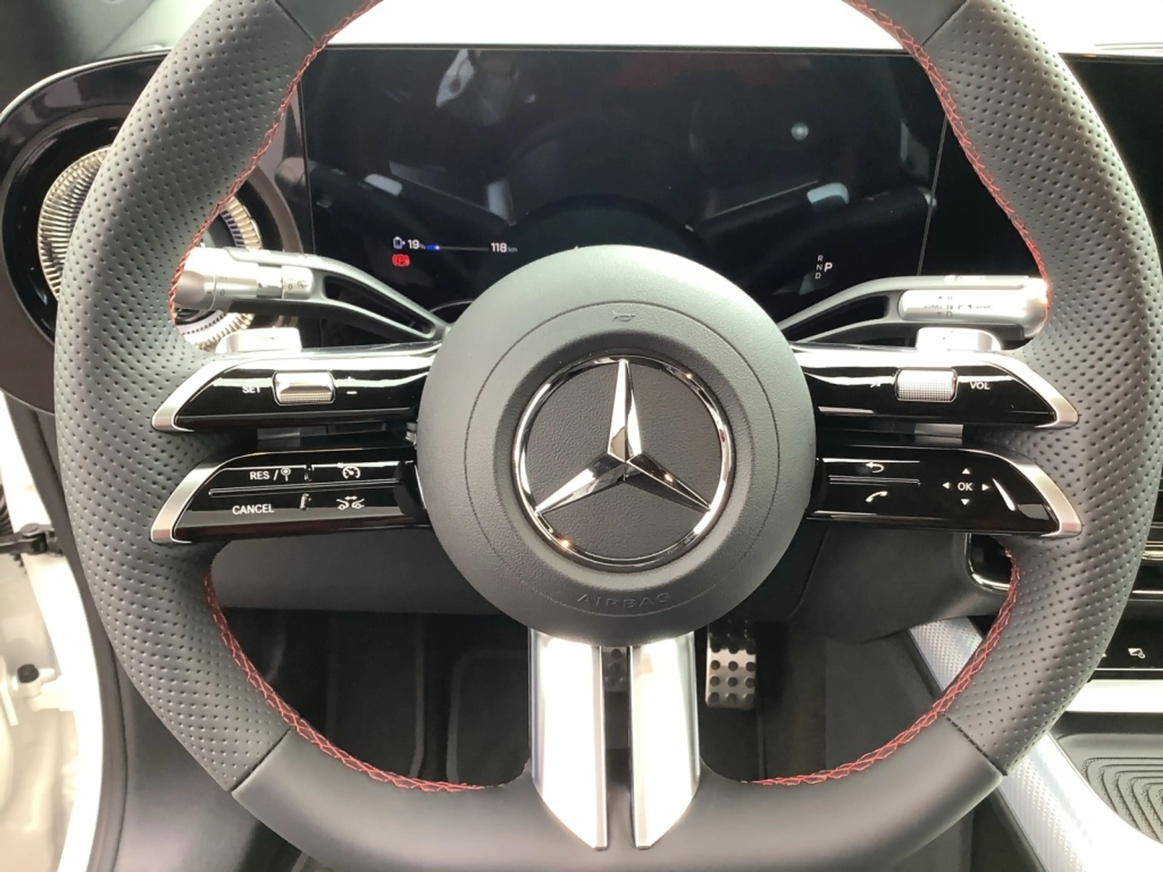 Mercedes-Benz GLB 250 + EQ Technologie +AMGLINE+19"AMGLMR+LED+ — photo 18