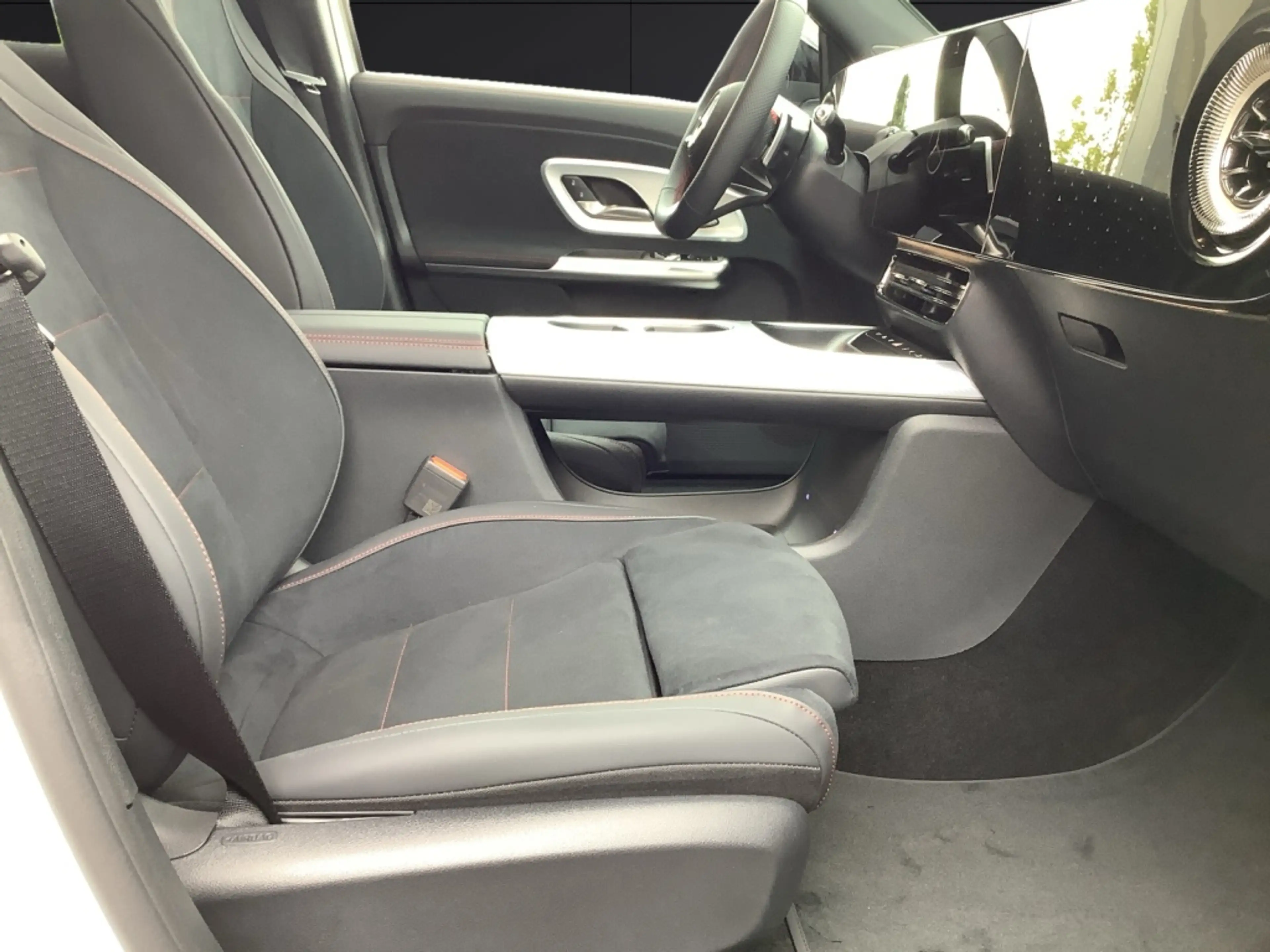 Mercedes-Benz GLB 250 + EQ Technologie +AMGLINE+19"AMGLMR+LED+ — photo 7