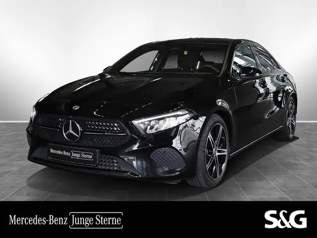 Mercedes-Benz A 180 d Limo AHK+PANO+DISTRONIC+NIGHT+18"