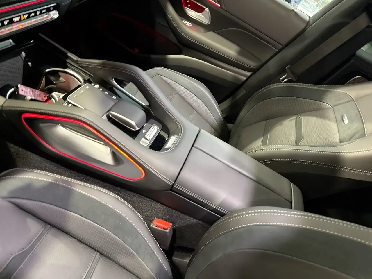 Mercedes-Benz GLE снимка Mercedes-Benz GLE