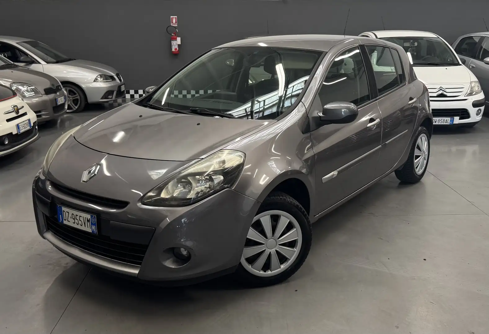 Renault Clio 5p 1.2 16v Luxe neopatentati - 2