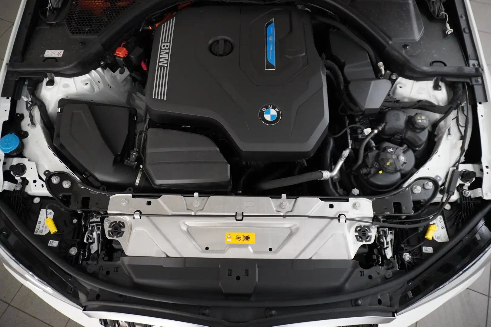BMW 320 320e Weiß - 2