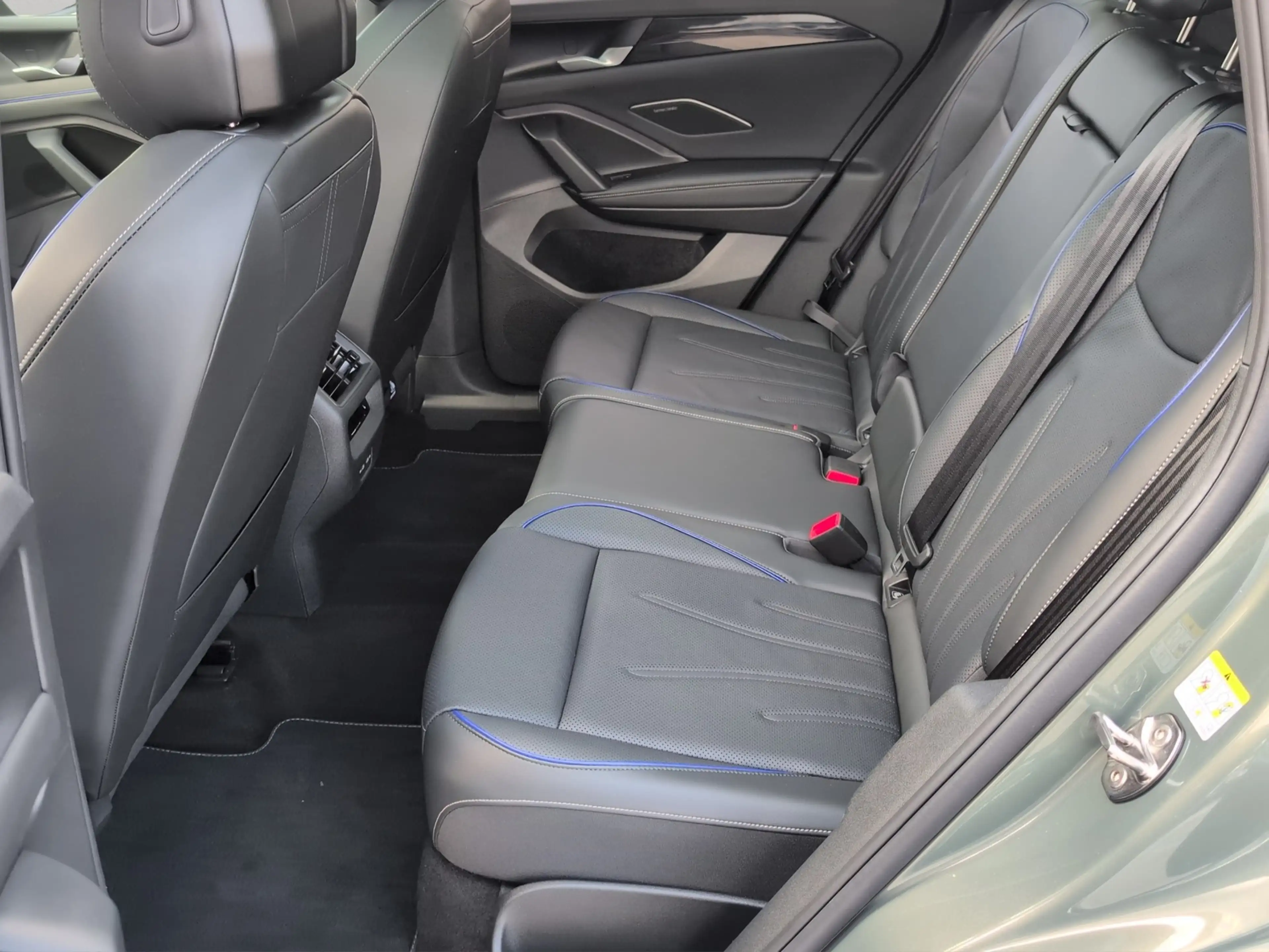 Volkswagen Tiguan R-Line TDI 4Mo. Matrix AHK Pano StandH — photo 13