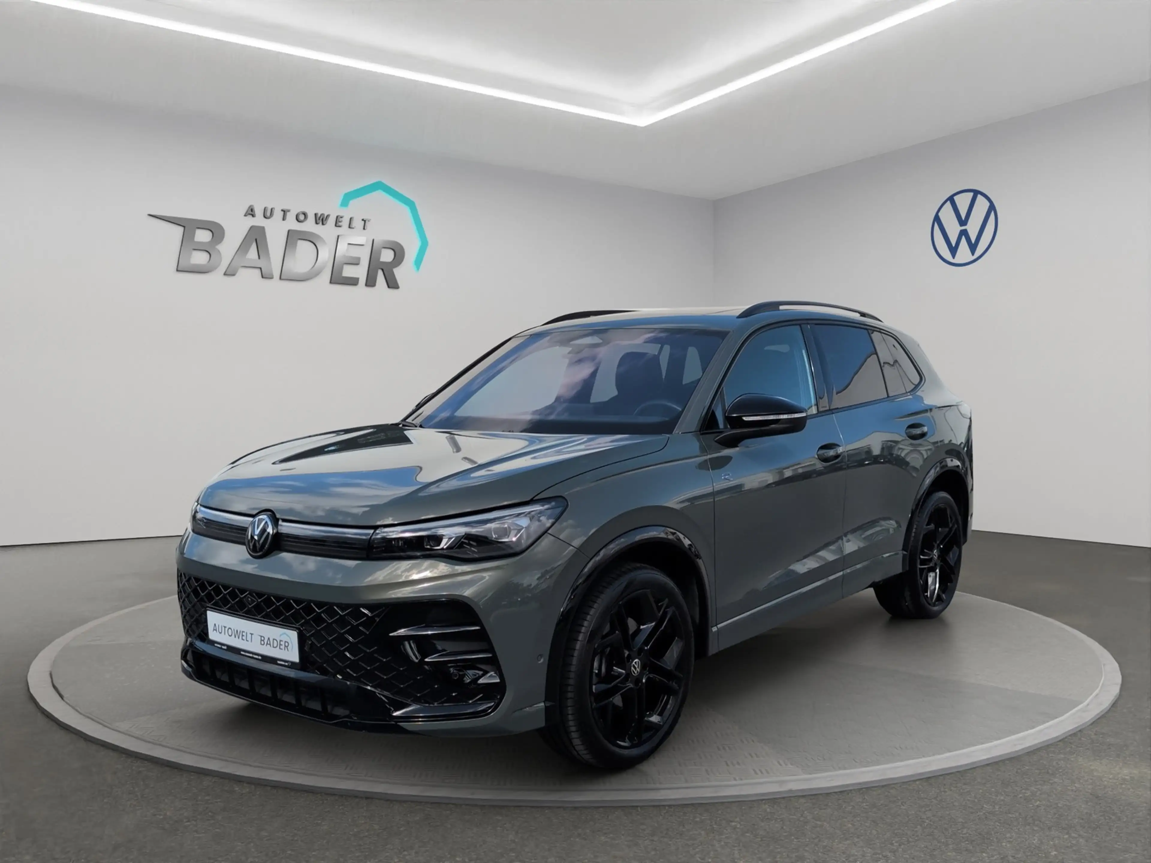 Volkswagen Tiguan R-Line TDI 4Mo. Matrix AHK Pano StandH