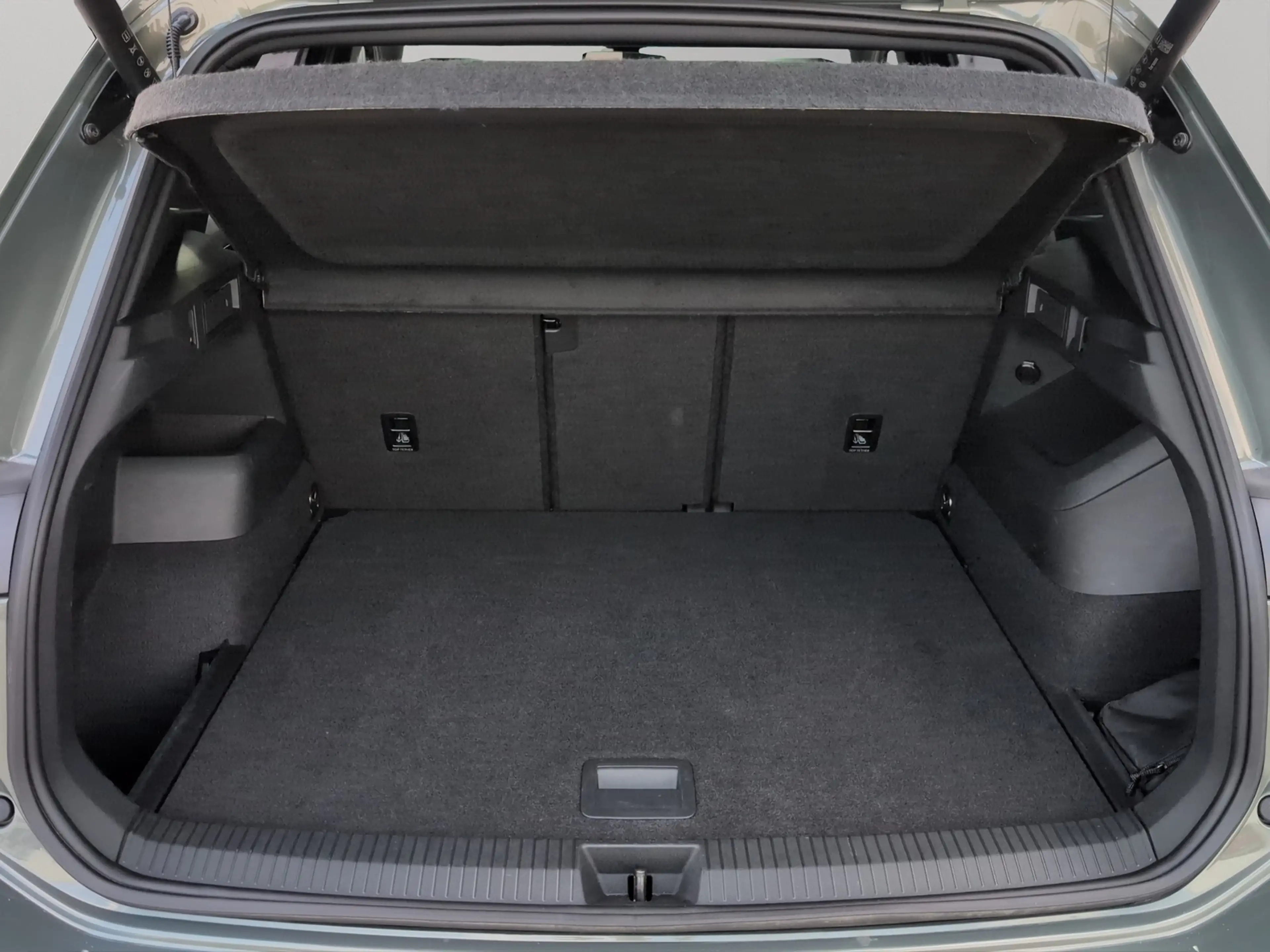 Volkswagen Tiguan R-Line TDI 4Mo. Matrix AHK Pano StandH — photo 18