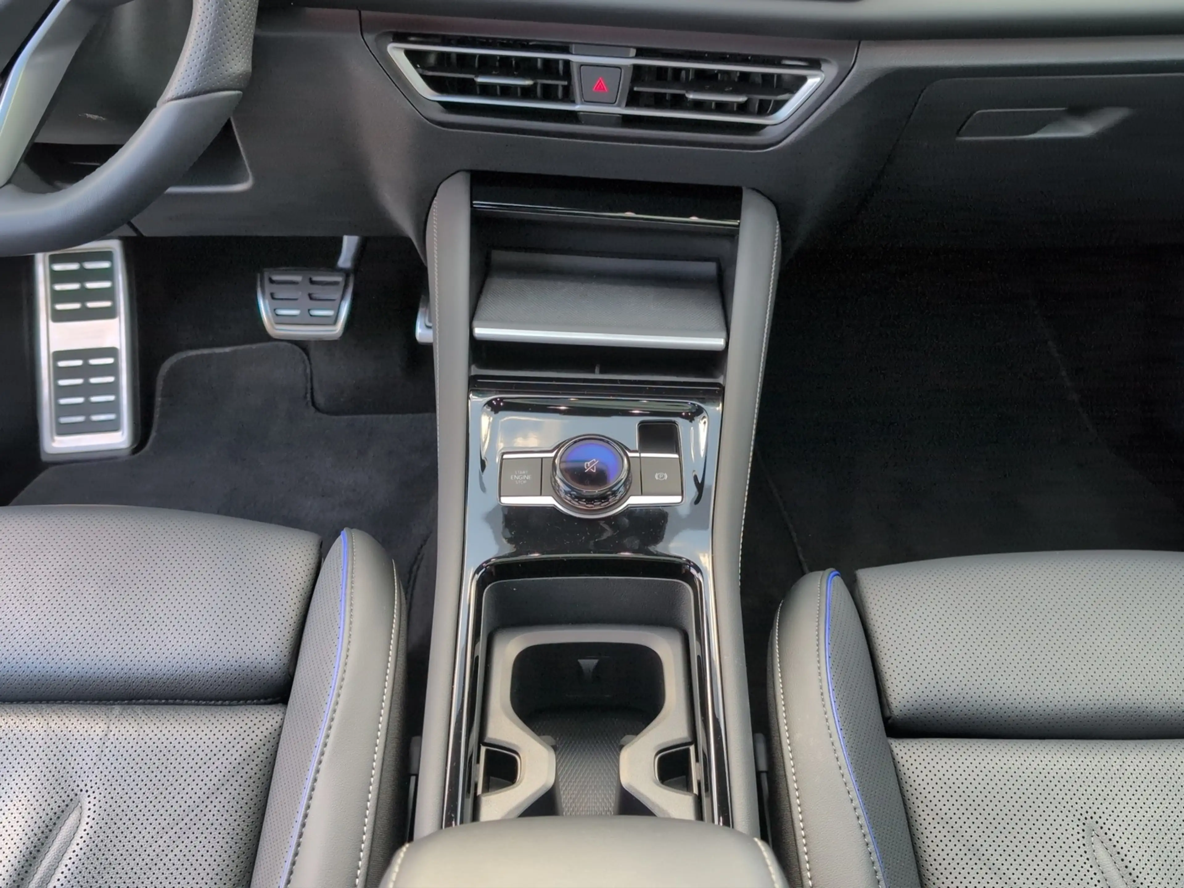 Volkswagen Tiguan R-Line TDI 4Mo. Matrix AHK Pano StandH — photo 15